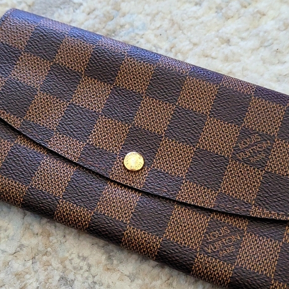 Louis Vitton Emilie Wallet - Picture 1 of 6